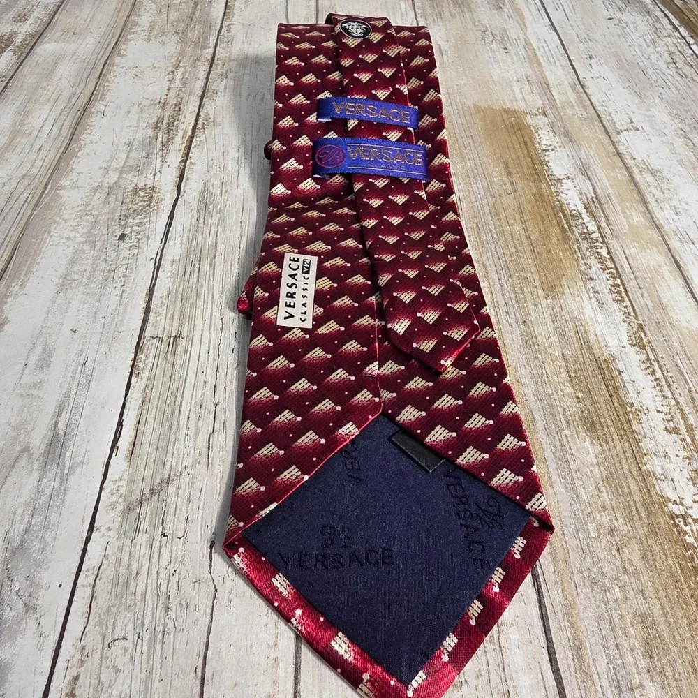 Versace Classic V2 Mens Silk Tie Burgundy Cream Geometric Medusa Logo Italy